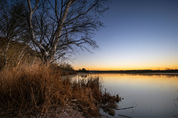 Amanecer en la laguna del Campillo. Madrid. España. Europa.