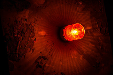 Emergency lighting in the factory, Warning light, Orange siren on concrete wall. - obrazy, fototapety, plakaty