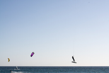 Kitesurfer am Atlantik in Portugal