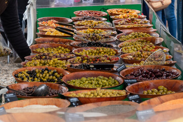 Etal d'olives au marché