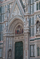 Fototapeta na wymiar Firenze - Particolare del portale della Cattedrale di Santa Maria del Fiore