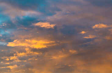 Fototapeta premium Beautiful clouds in the sunset sky