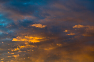 Obraz premium Beautiful clouds in the sunset sky