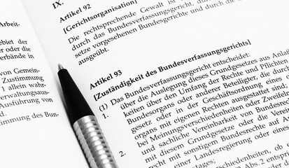 Obraz premium Bundesverfassungsgericht Grundgesetzbuch Artikel 93