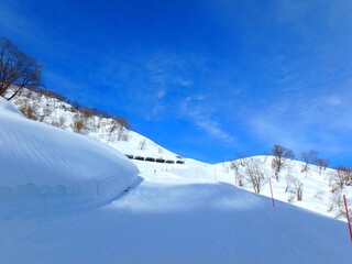 快晴のスキー場、最高のコンデションのゲレンデ、雪山です。