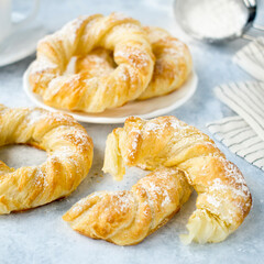 Greek bagels - shortcrust and delicate biscuits, obtained by combining puff pastry with shortcrust pastry.