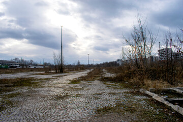Pusty parking dla tirów, przestrzeń na Odolanach w Warszawie