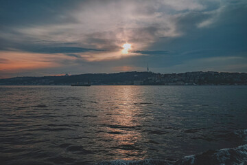 Naklejka premium sunset over the sea