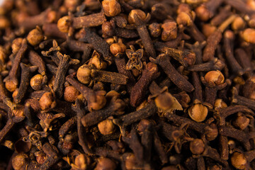 pile of cloves close up top view