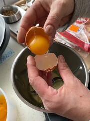 séparer le jaune du blanc , pour cuisiner