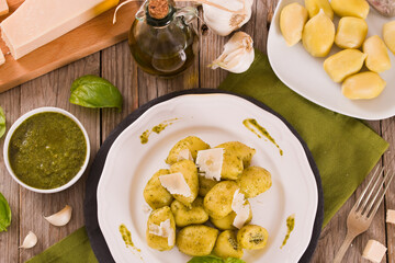 Potato gnocchi stuffed with pesto sauce.