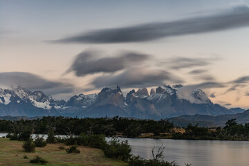 Rio Serrano no Parque Nacional Porres del Paine no Chile. Um dos locais mais procurados por...