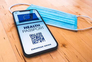 Health passport - Concept of European vaccination certificate on a mobile phone allowing movement and travel - Vaccination against the coronavirus Covid 19 in Europe - France