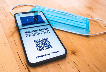 Vaccination passport - Concept of European vaccination certificate on a mobile phone allowing movement and travel - Vaccination against the coronavirus Covid 19 in Europe - France