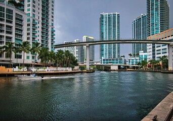 Fototapeta na wymiar View of the Miami River and metrorail overpass with modern buildings