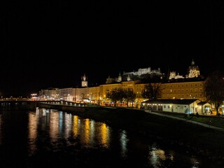Fototapeta na wymiar Salzburg in der Nacht