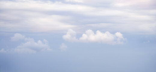 Naklejka premium Sky with white clouds