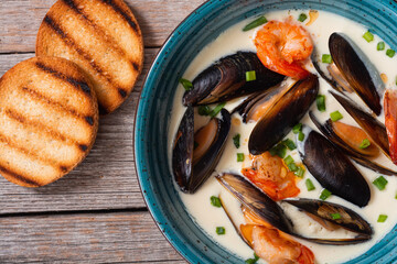 Cream soup with mussels