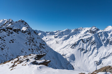 Fototapeta na wymiar Schneebedeckte Berge im Sellraintal