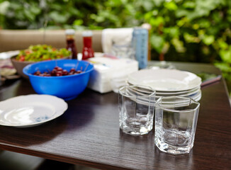 Blurry image of empty drink glasses on the table in outdoors restaurant