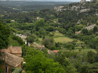 Fototapeta na wymiar Green hilly valley in southern French country side, clay tile roofs, fields, citrus trees