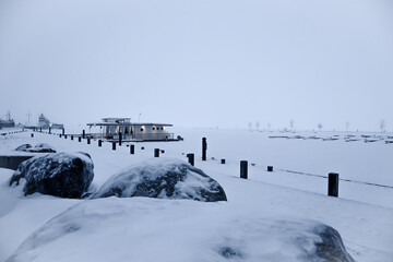 Lahti Hafen Steg Boote Schiffe anlegen Promenade Nacht Winter