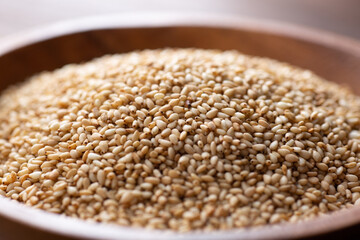 木皿に入ったゴマ