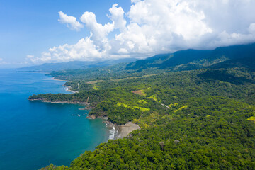 Fototapeta na wymiar Landscape of a beautiful exotic Ventana beach located in the Costa Ballena, Uvita, South Pacific coast of Costa Rica.