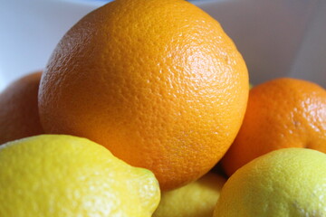 Obraz na płótnie Canvas Bowl of orange and yellow fruit. 