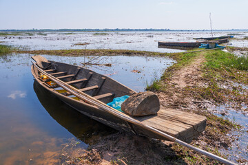 Obraz premium Rowing boat in the reservoir nature, landscape quiet place
