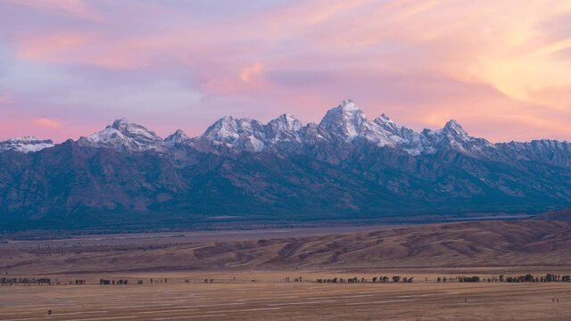 Sunrise over Mountains Time-lapse