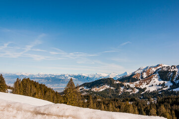 Gantrisch, Berner Oberland, Berner Alpen, Thunersee, Eiger, Mönch, Jungfrau, Fribourg, Schweizer Alpen, Aussichtspunkt, Wanderweg, Schnee, Frühling, Schweiz