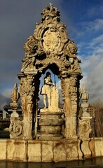 Hornacina de San Isidro en el puente de Toledo, Madrid. Ornamento en el puente de Toledo sobre el...