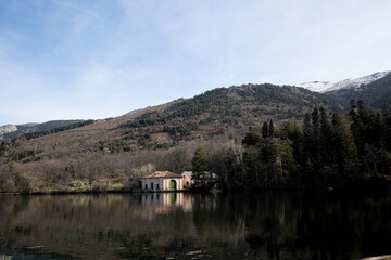 Fototapeta premium House on the lake