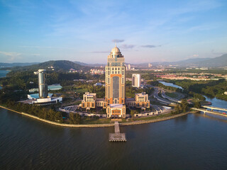 Obraz premium Front aerial view of the skyscraper building