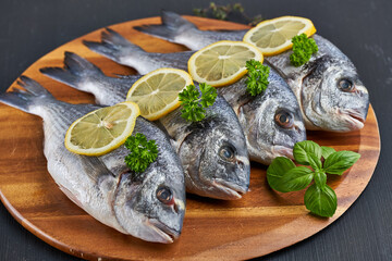 Chilled whole raw bream