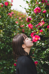 Naklejka premium 公園の女性