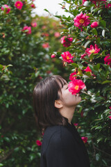Naklejka premium 公園の女性