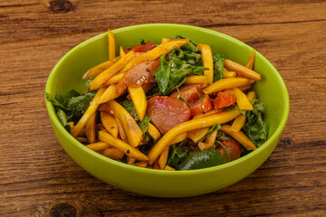 Salad with mango and chicken