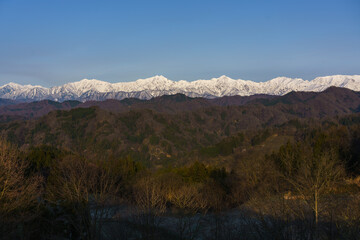 残雪の北アルプス　信州小川村