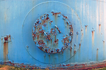 Rusting hatch on Blue tank