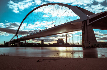 Obraz premium city harbour bridge at sunset