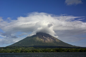 El volcan Concepción en la isla de Ometepe, situada en el lago Cocibolca, en el sur oeste de Nicaragua