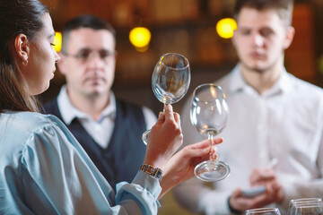 The restaurant staff learns to distinguish between glasses.