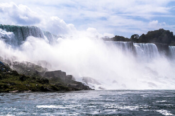 dramatic and spectacular photos of Niagara Falls.