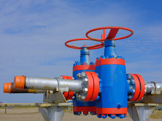 Gas industry. Valves for supplying the inhibitor to the well against the blue sky