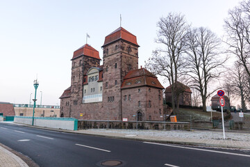 Obraz premium Schachtschleuse vom Mittellandkanal und Fluss Weser in Minden