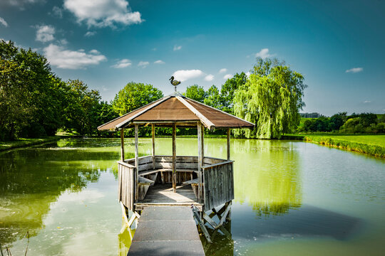 Pavillion in einem Teich