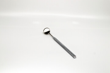 a mirror to see the teeth used by the dentist