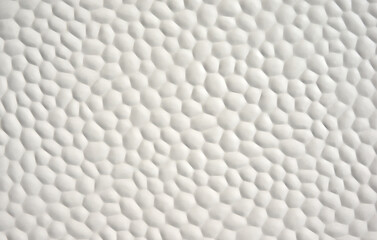 Abstrakte weiße Oberfläche einer Wand mit wabenförmigem, buckligen Muster 